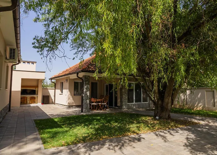 Vikendica Aleksandrovic Jezevac * Topola